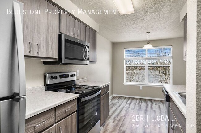 Building Photo - 206 Lakepoint Pl N