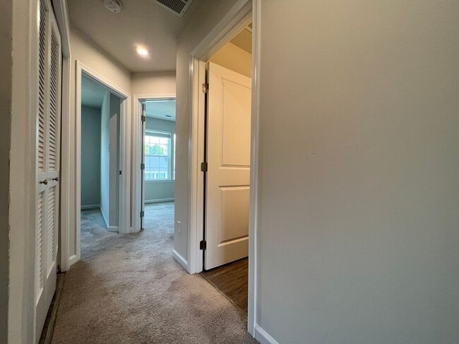 Building Photo - 225 Stonehurst Dr