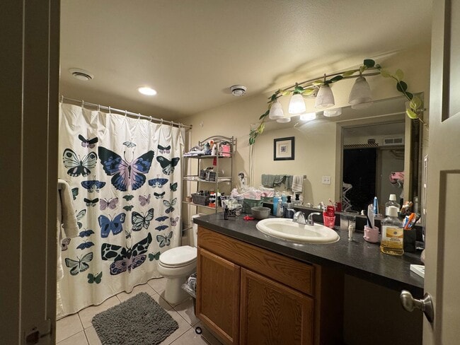 Building Photo - 7 Bed 2.5 Bath House - Near WWU