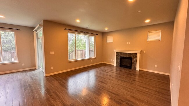 Building Photo - 4 bedroom 2.5 bath house in Auburn