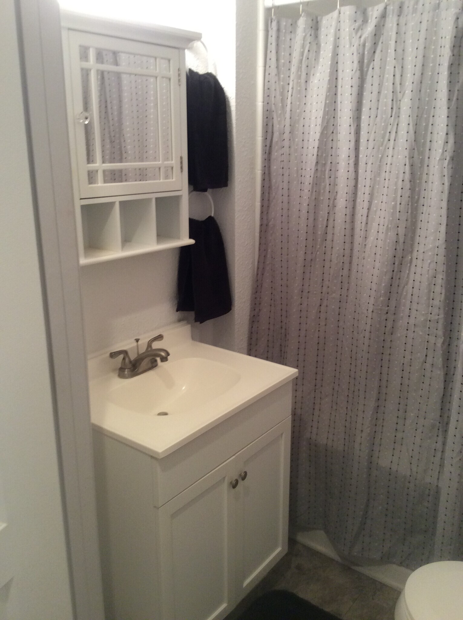 Bath With Tub & Shower - 919 Phillips St