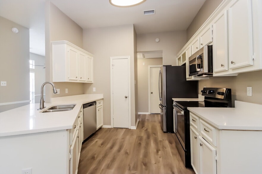 Building Photo - 4018 Hunnington Dr