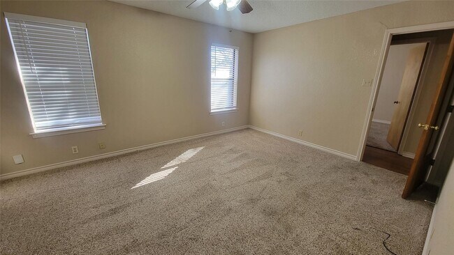 Building Photo - Discover this inviting 3 bedroom, 2 bathroom rental nestled in Cleburne, Texas, offering a spacio...