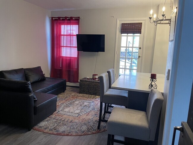 Building Photo - 160 Salem St