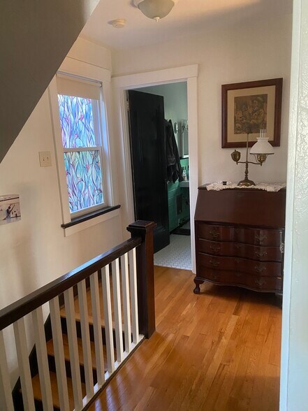 2nd Flr Bath entry - 6824 McPherson Blvd