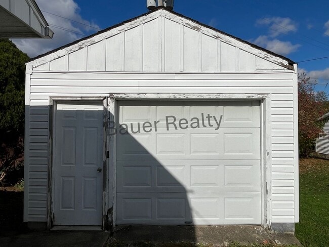 Building Photo - Newly Renovated 3 Bedroom Ranch Home