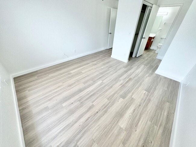 Building Photo - STUNNING 2 BEDROOM 2 BATH CONDO IN GATED C...