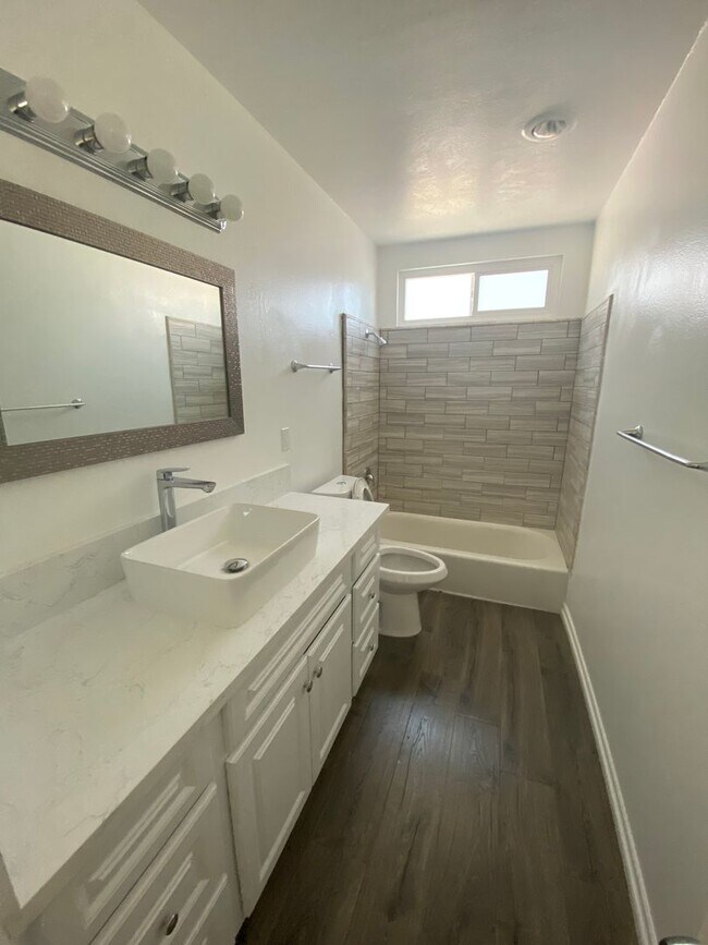 Building Photo - 34102 La Serena Dr