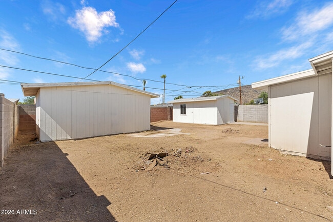 Building Photo - 2246 W Sierra St