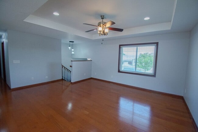 Building Photo - Beautiful NW Rochester home w/upgraded finishes!