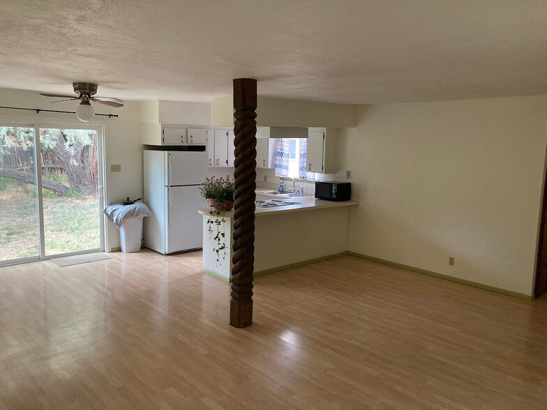 Living Kitchen Area - 223 Victor Ct