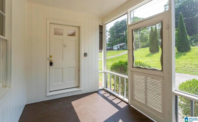 Building Photo - 921 5 Mile Rd