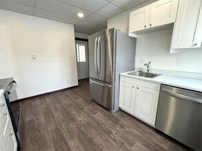 Building Photo - 752 McSorley St