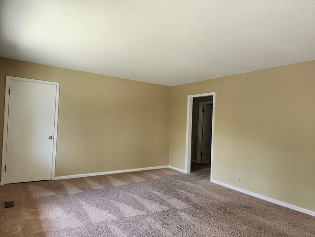 Building Photo - 3903 Kingsbridge Rd
