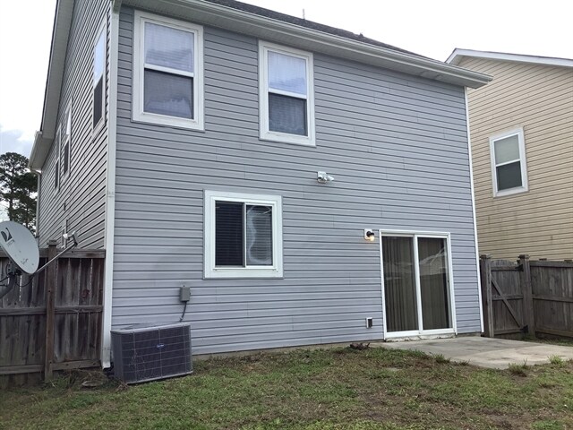 Building Photo - 8811 Shadowglen Dr