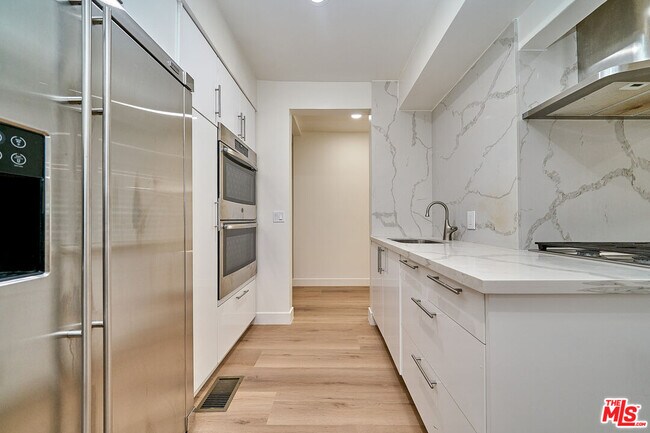 Building Photo - 347 S Highland Ave