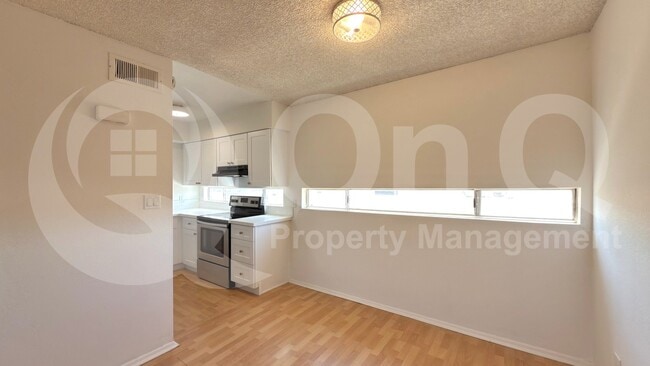 Building Photo - 2673 E Oakleaf Dr
