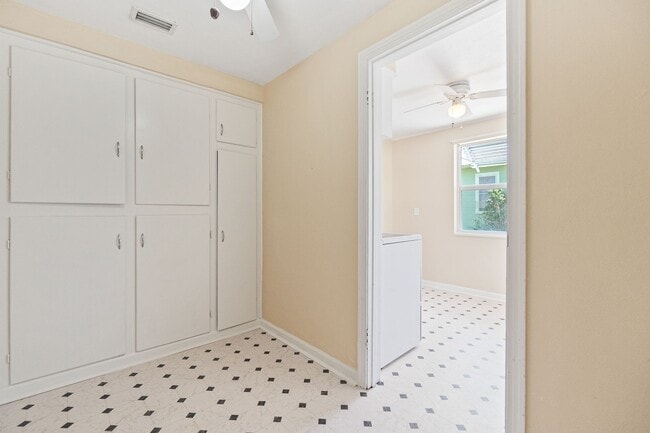 Building Photo - MOVE IN SPECIAL- Charming 2/1 Home w/ Partially Fenced Yard in St. Cloud