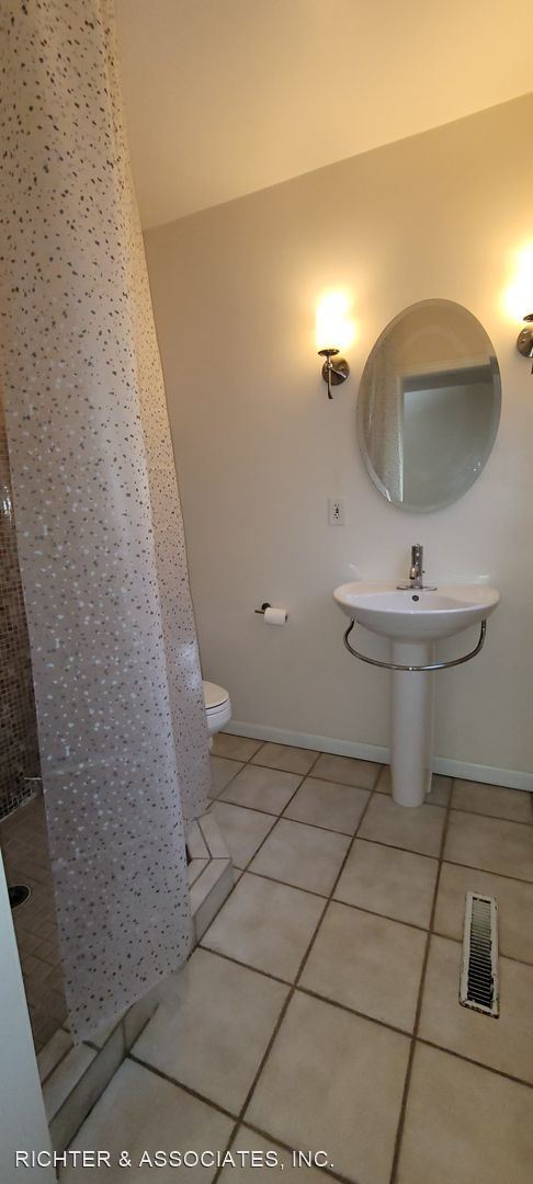 Building Photo - 3 br, 2 bath House - 137 S TOMPKINS