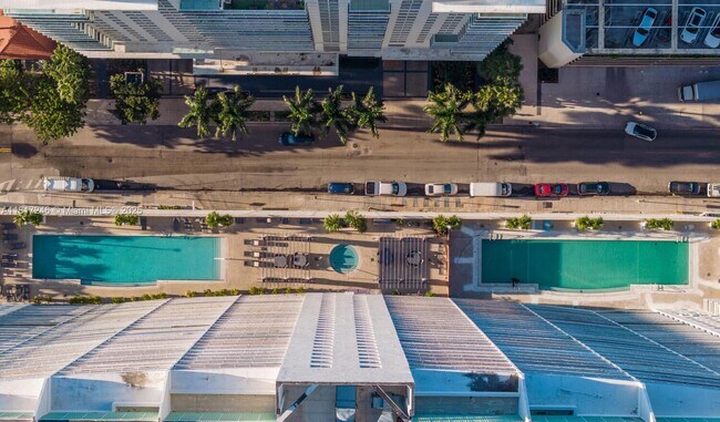 Building Photo - 1200 Brickell Bay Dr