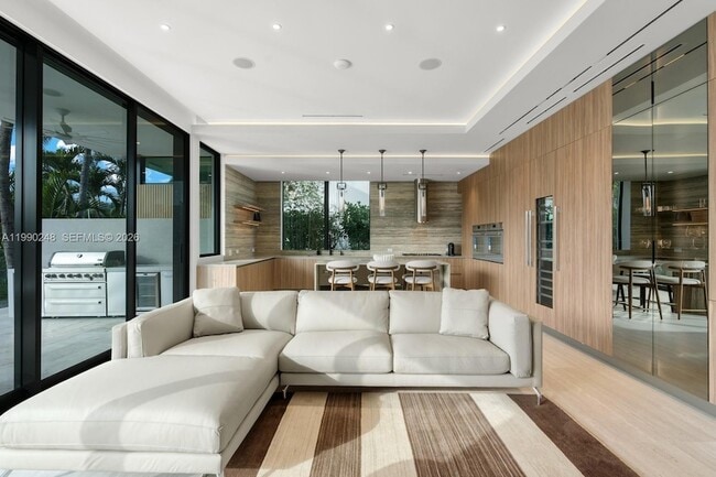 Building Photo - 641 Flamingo Dr