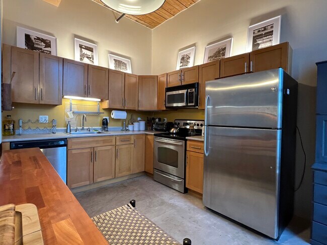 Building Photo - 35 Riverwalk Way