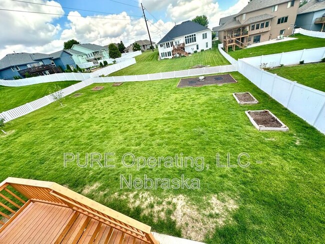 Building Photo - 4716 Sierra St