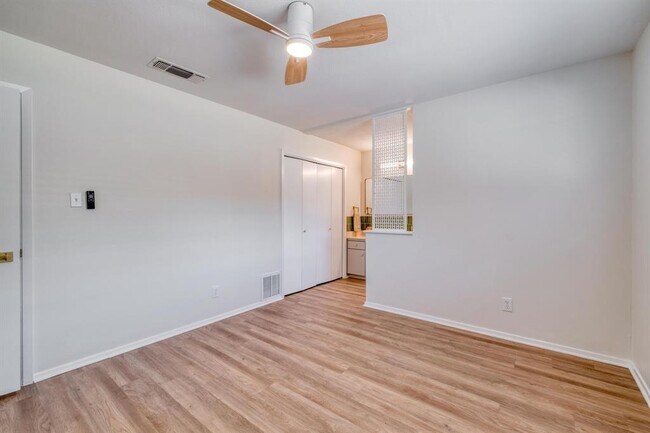 Building Photo - 2306 Berry Hill Cir
