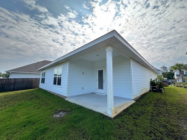 Building Photo - Single story 4 bedroom 2 bath home in Pres...