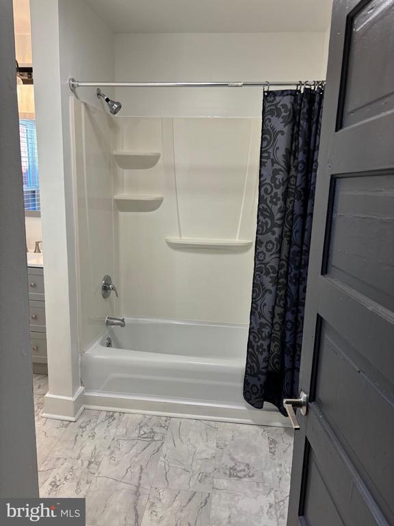 Building Photo - 747 S Lime St