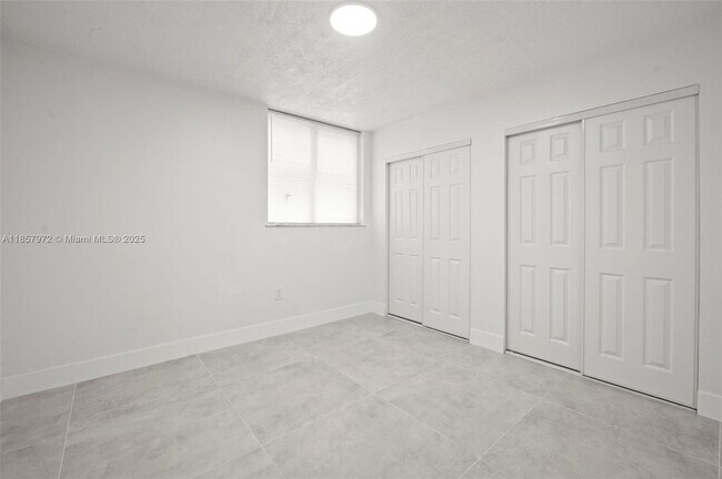 Building Photo - 10090 NW 80th Ct