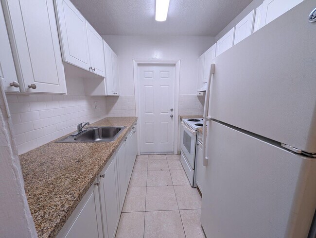 Building Photo - 481 Sunshine Dr