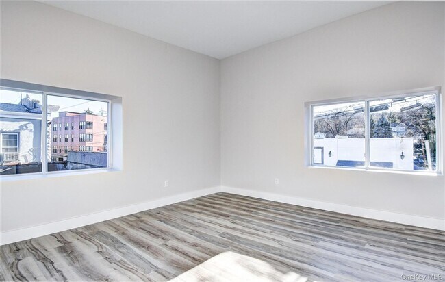 Building Photo - 292 Main St