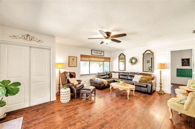 Building Photo - 16084 Stur St