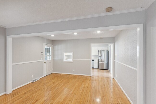 Building Photo - 220 Bartonwood Dr