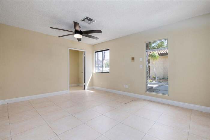 Building Photo - 12575 Deodar Ave
