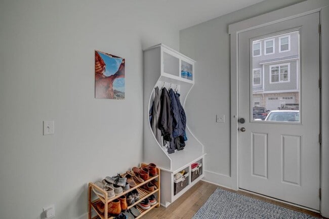 Building Photo - 1817 Bungalow Row