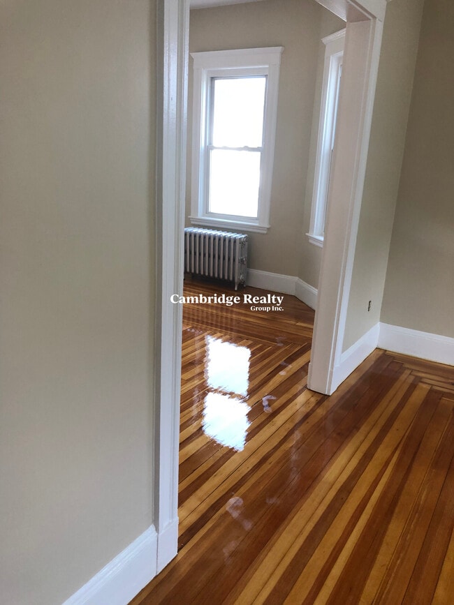 Building Photo - 204 Fellsway W