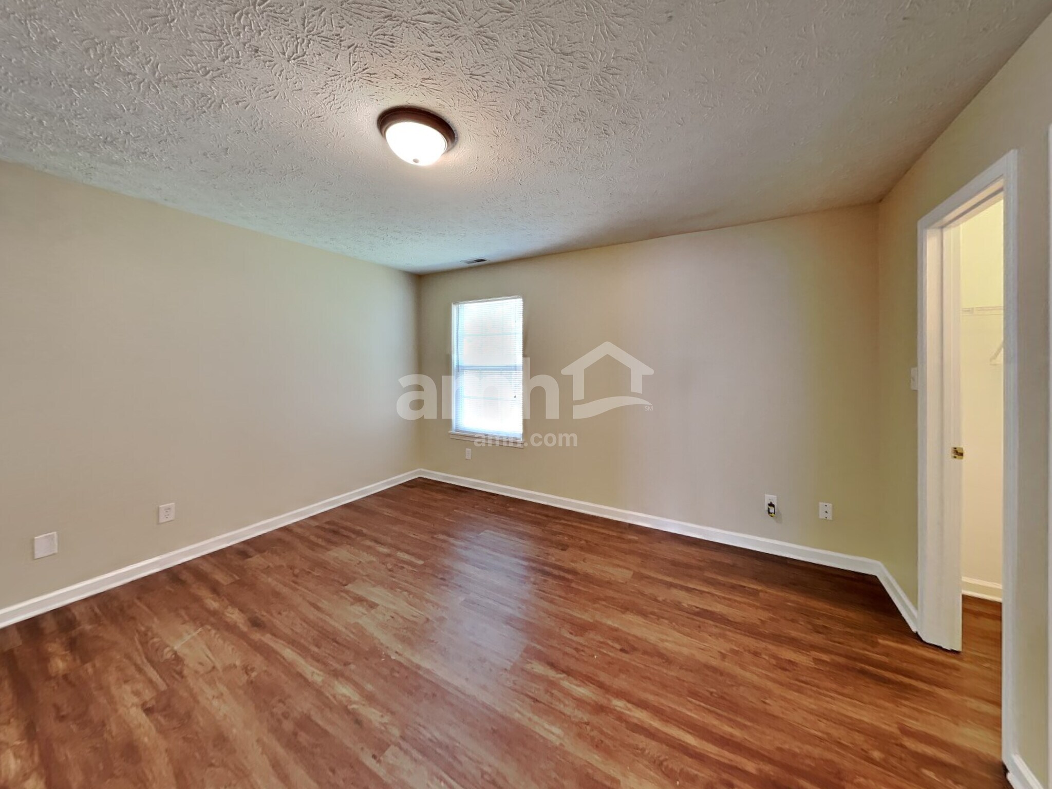 Building Photo - 8420 Brook Pointe Ct