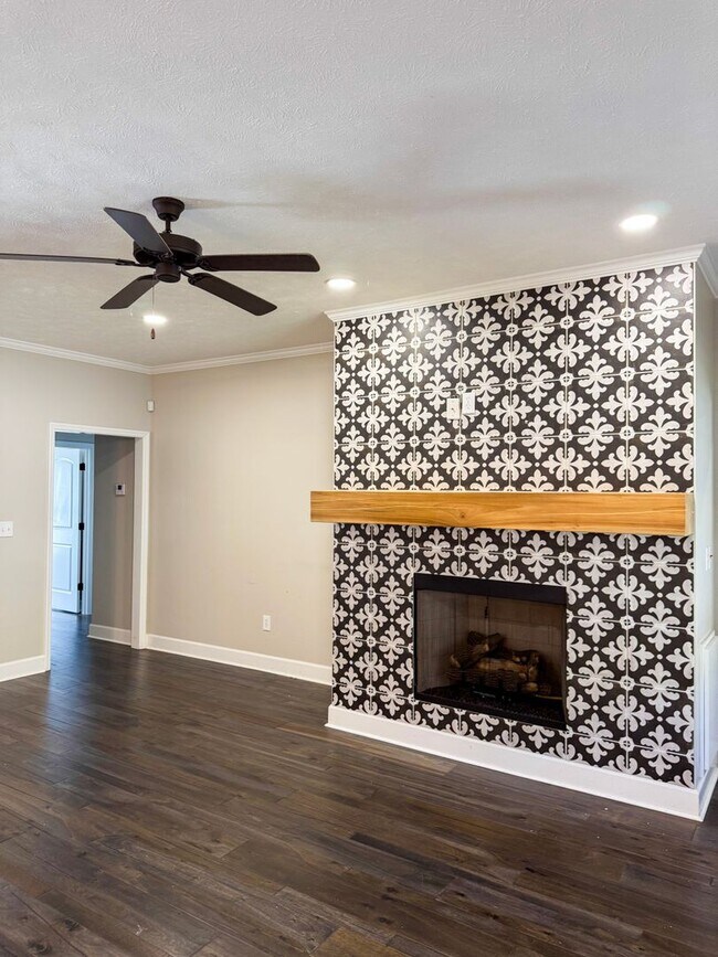 Building Photo - Beautifully Designed Home with Luxury Features – $2,400/Month