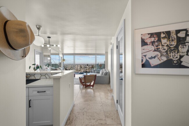 Building Photo - 700 E Ocean Blvd