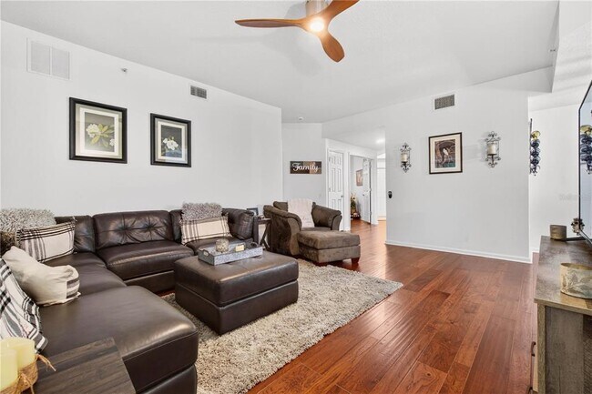 Building Photo - 852 Lantern Way