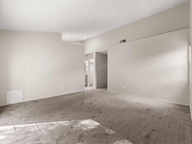 Building Photo - 5911 Rio Valle Dr
