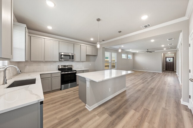 Building Photo - 517 La Parra Bend
