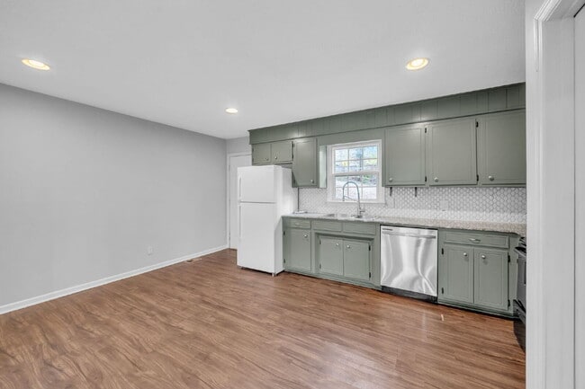 Building Photo - Charming 2-Bedroom Retreat in Spartanburg'...