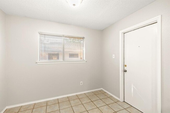 Building Photo - 12900 Garfield Ln