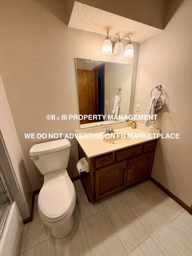 Building Photo - 1213 NE Ball Dr