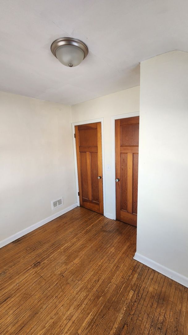 Building Photo - 3 bed 1 bath