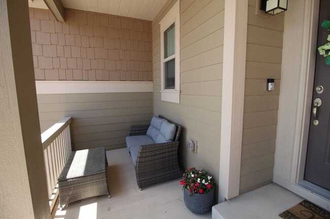 Building Photo - 2392 Pelican Bay Dr