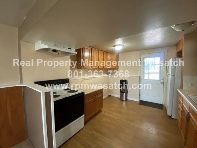 Building Photo - 1098 E Violet Cir
